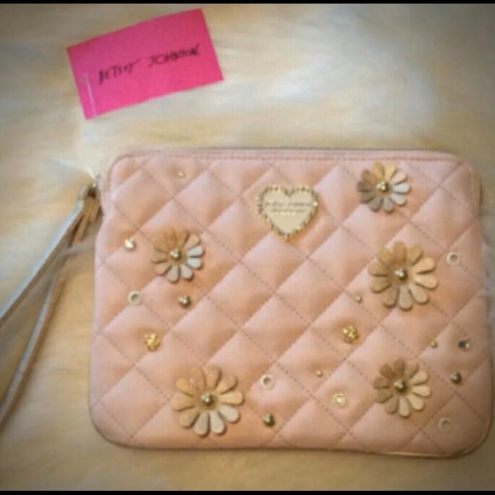 🌸👛🌸Betsey Johnson Blush Pink Clutch Wristlet